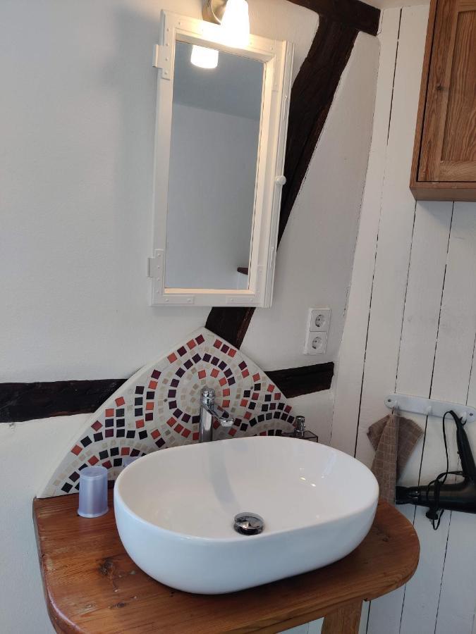 Gemuetliche Gaestezimmer In Einem Neu Sanierten Fachwerkhaus Sachsenheim Extérieur photo